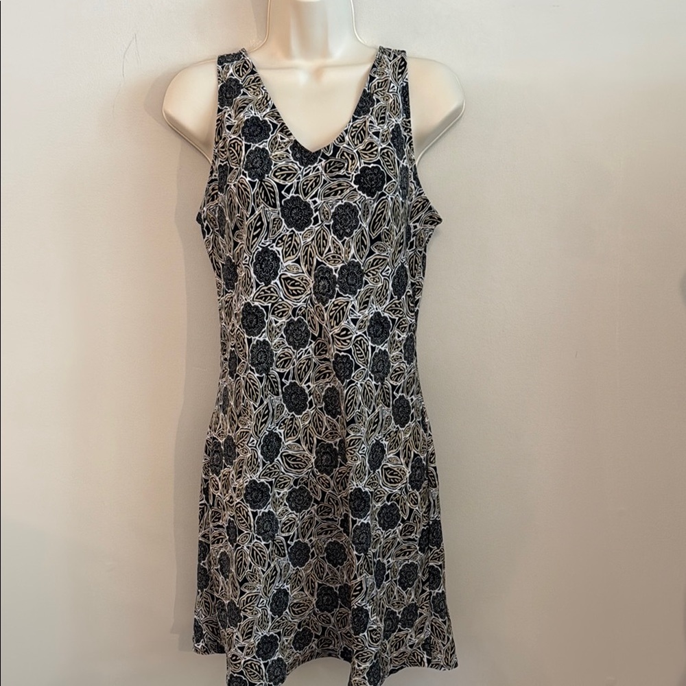 jonathan martin Black and White Floral V-Neck Mini Shift Dress Size Medium